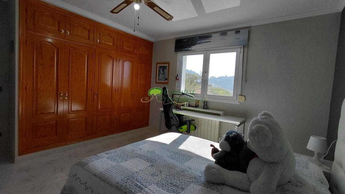 Casa de 4 habitaciones en Cómpeta en venta con garaje - 649.000 € (Ref: 7308296)