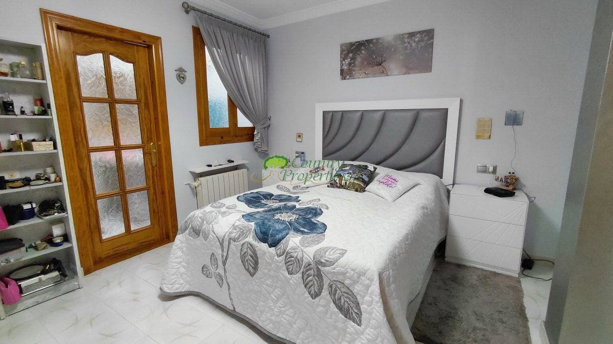 Casa de 4 habitaciones en Cómpeta en venta con garaje - 649.000 € (Ref: 7308296)