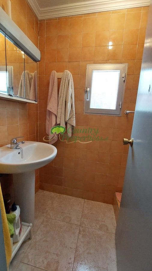 4 makuuhuone Omakotitalo myytävänä paikassa Competa - 210 000 € (Ref: 7424833)