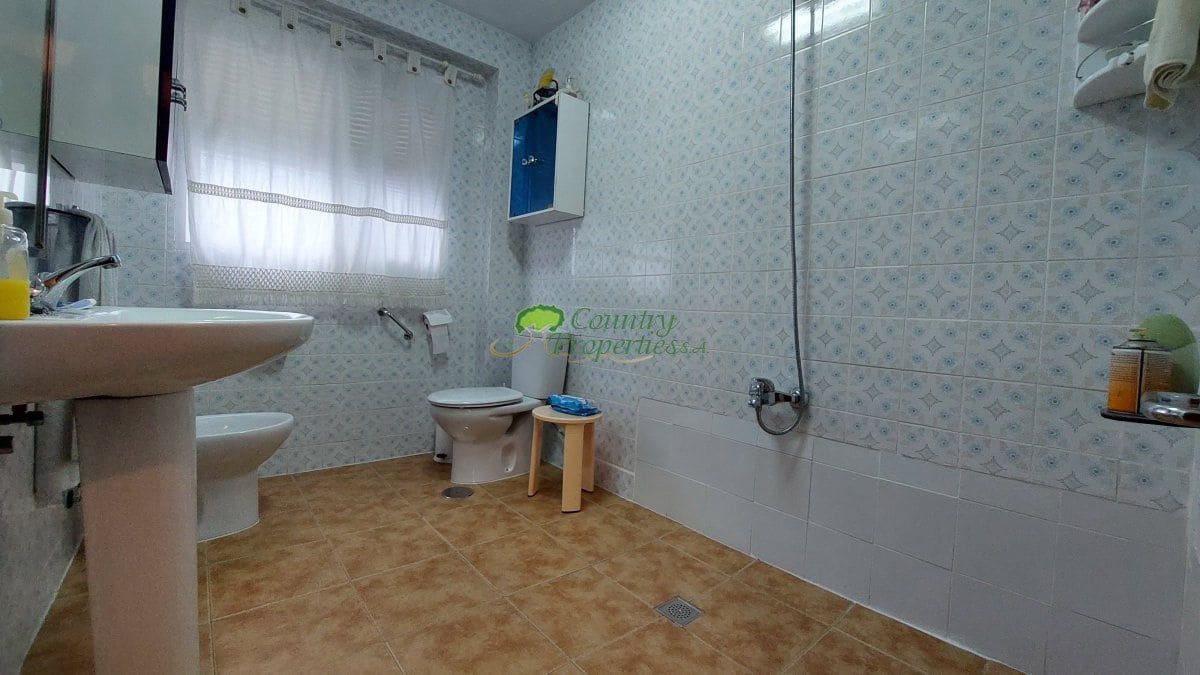 4 makuuhuone Omakotitalo myytävänä paikassa Competa - 210 000 € (Ref: 7424833)