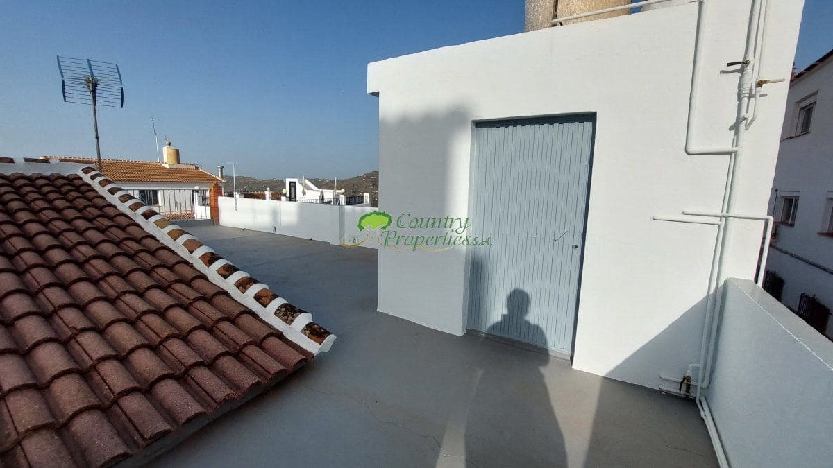 4 makuuhuone Omakotitalo myytävänä paikassa Competa - 210 000 € (Ref: 7424833)