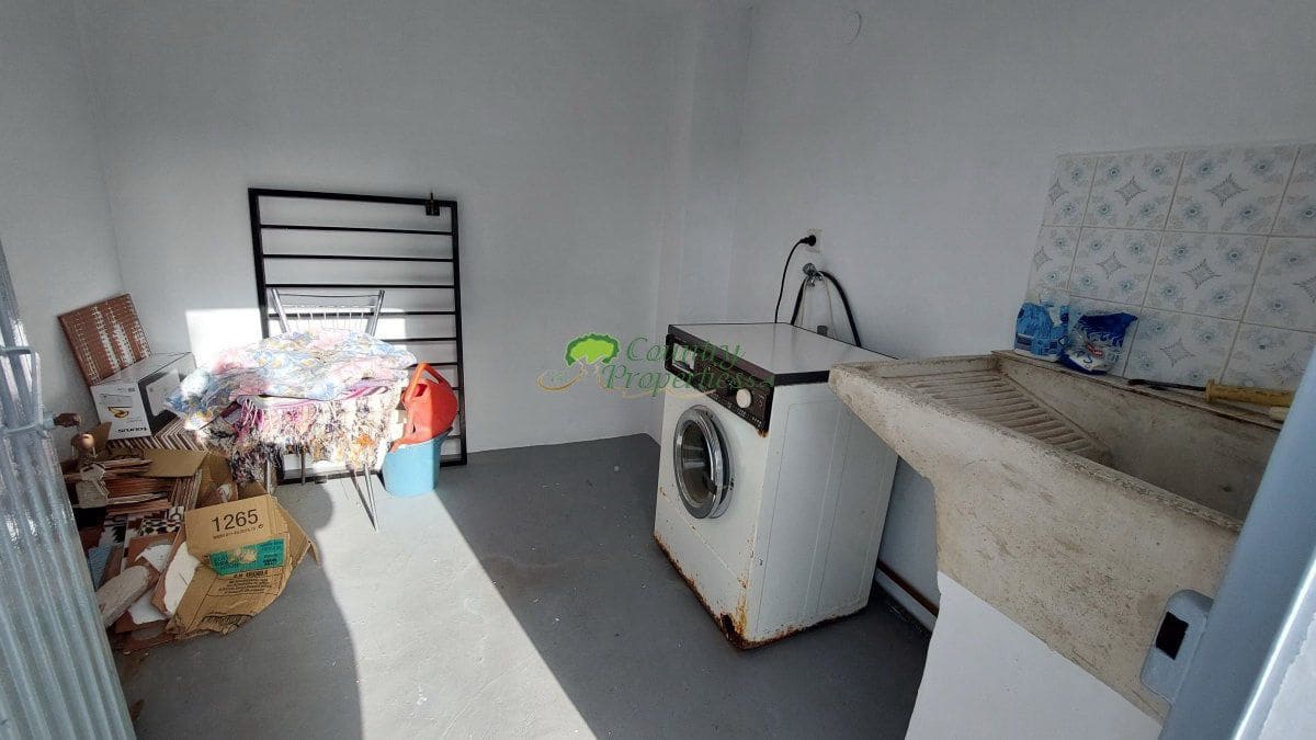 4 makuuhuone Omakotitalo myytävänä paikassa Competa - 210 000 € (Ref: 7424833)