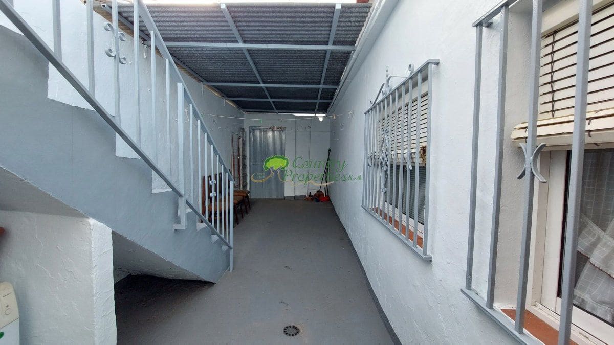 4 makuuhuone Omakotitalo myytävänä paikassa Competa - 210 000 € (Ref: 7424833)