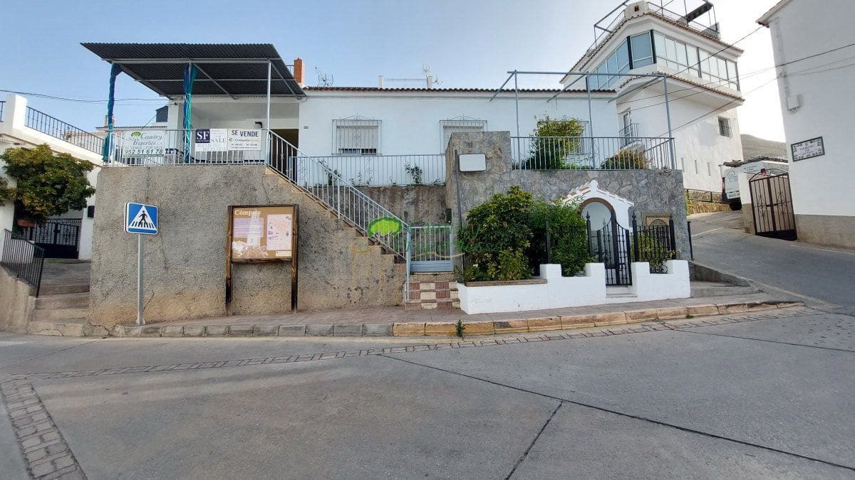 4 makuuhuone Omakotitalo myytävänä paikassa Competa - 210 000 € (Ref: 7424833)