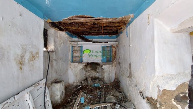 4 chambre Maison de Ville à vendre à Sayalonga - 67 000 € (Ref: 7743324)