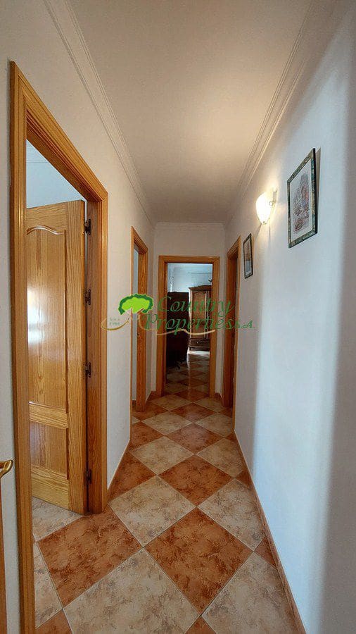 4 bedroom Apartment for sale in Sayalonga with garage - € 230,000 (Ref: 7743325)