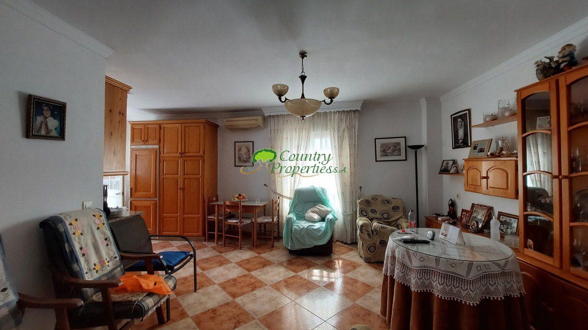 4 bedroom Apartment for sale in Sayalonga with garage - € 230,000 (Ref: 7743325)