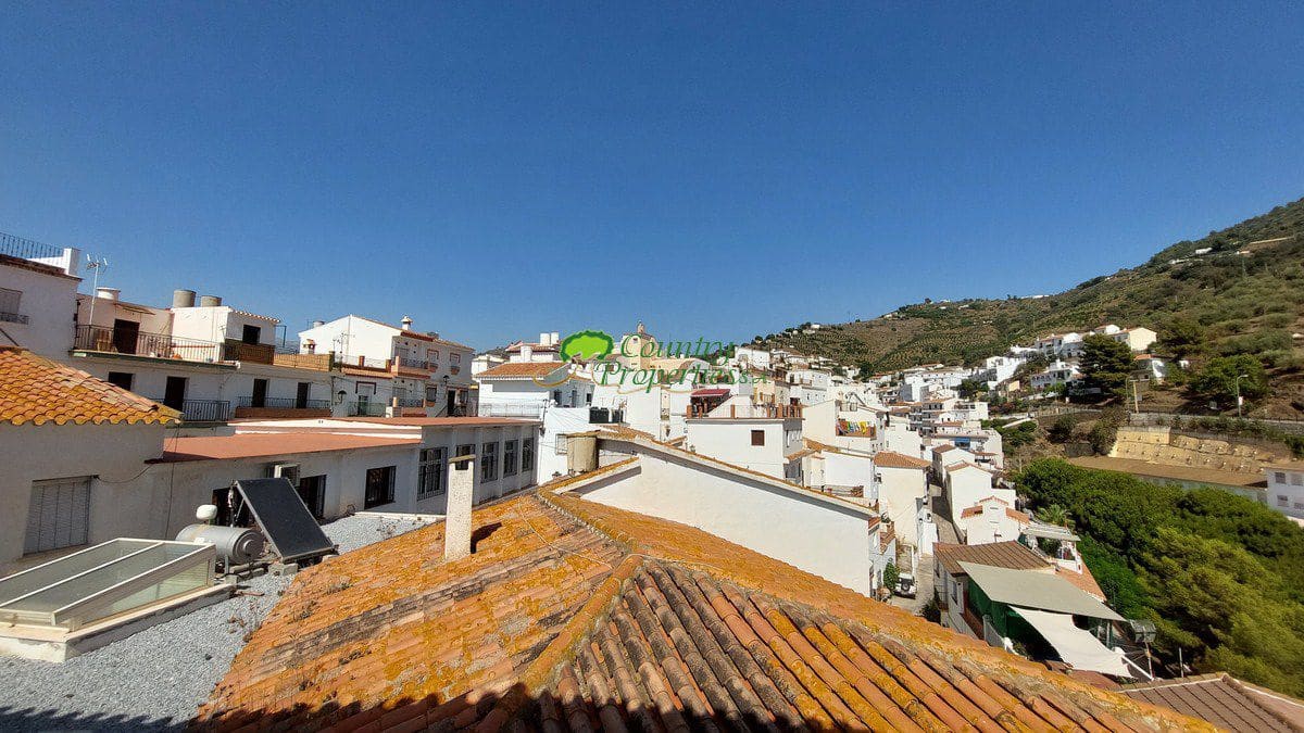 4 bedroom Apartment for sale in Sayalonga with garage - € 230,000 (Ref: 7743325)