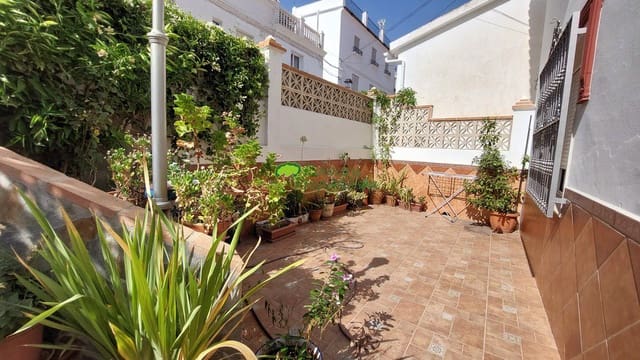 4 sovrum Lägenhet till salu i Sayalonga med garage - 230 000 € (Ref: 7743325)