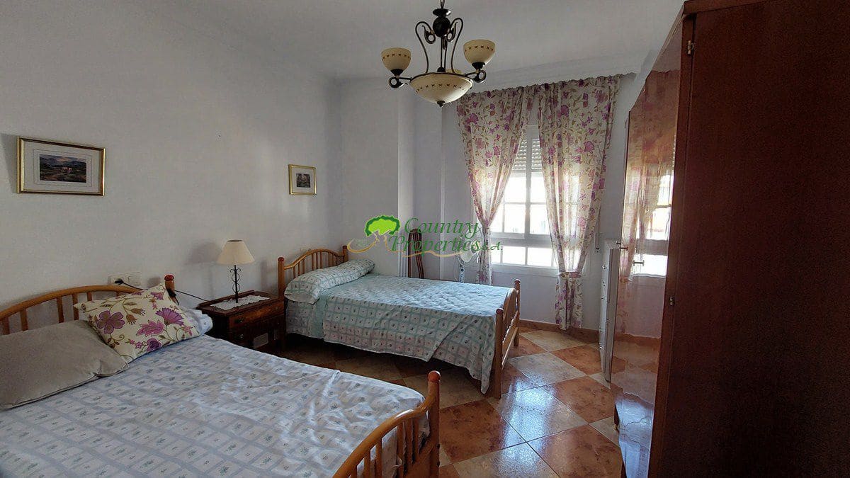 4 bedroom Apartment for sale in Sayalonga with garage - € 230,000 (Ref: 7743325)