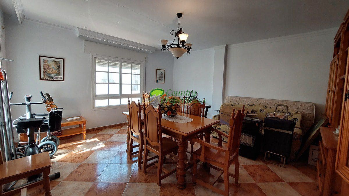 4 bedroom Apartment for sale in Sayalonga with garage - € 230,000 (Ref: 7743325)