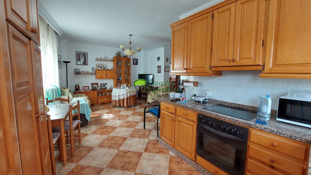 4 bedroom Apartment for sale in Sayalonga with garage - € 230,000 (Ref: 7743325)