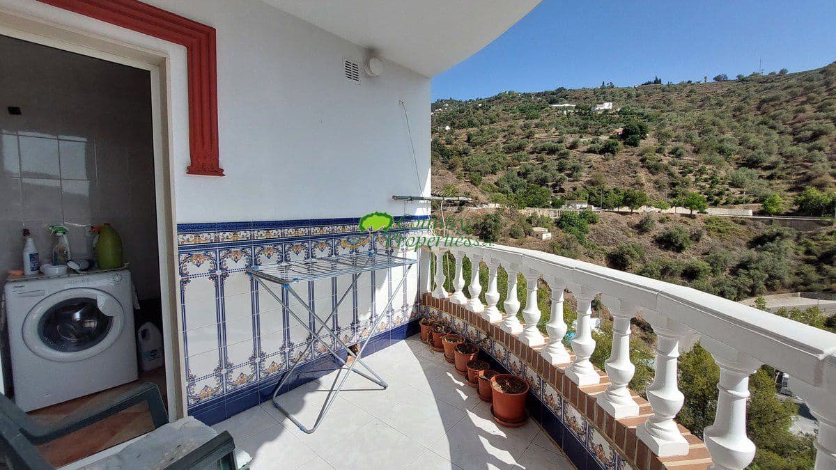 4 bedroom Apartment for sale in Sayalonga with garage - € 230,000 (Ref: 7743325)