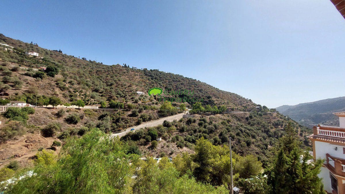 4 bedroom Apartment for sale in Sayalonga with garage - € 230,000 (Ref: 7743325)