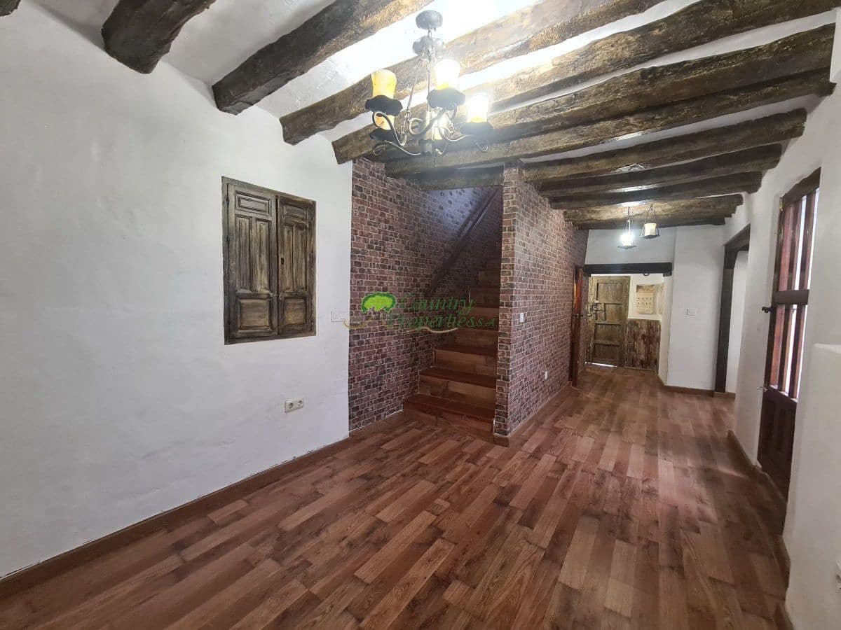 5 Zimmer Haus zu verkaufen in Competa - 180.000 € (Ref: 7850073)