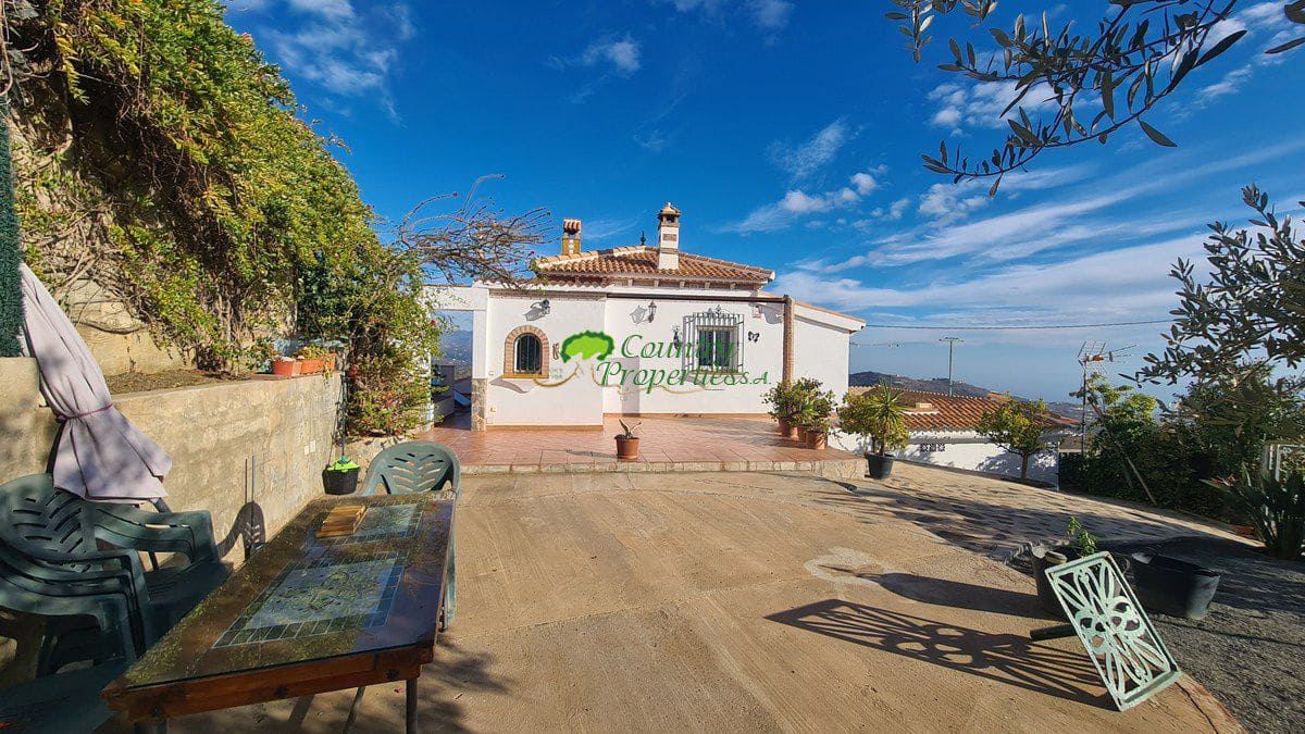4 bedroom Finca/Country House for sale in Arenas - € 398,000 (Ref: 7966647)