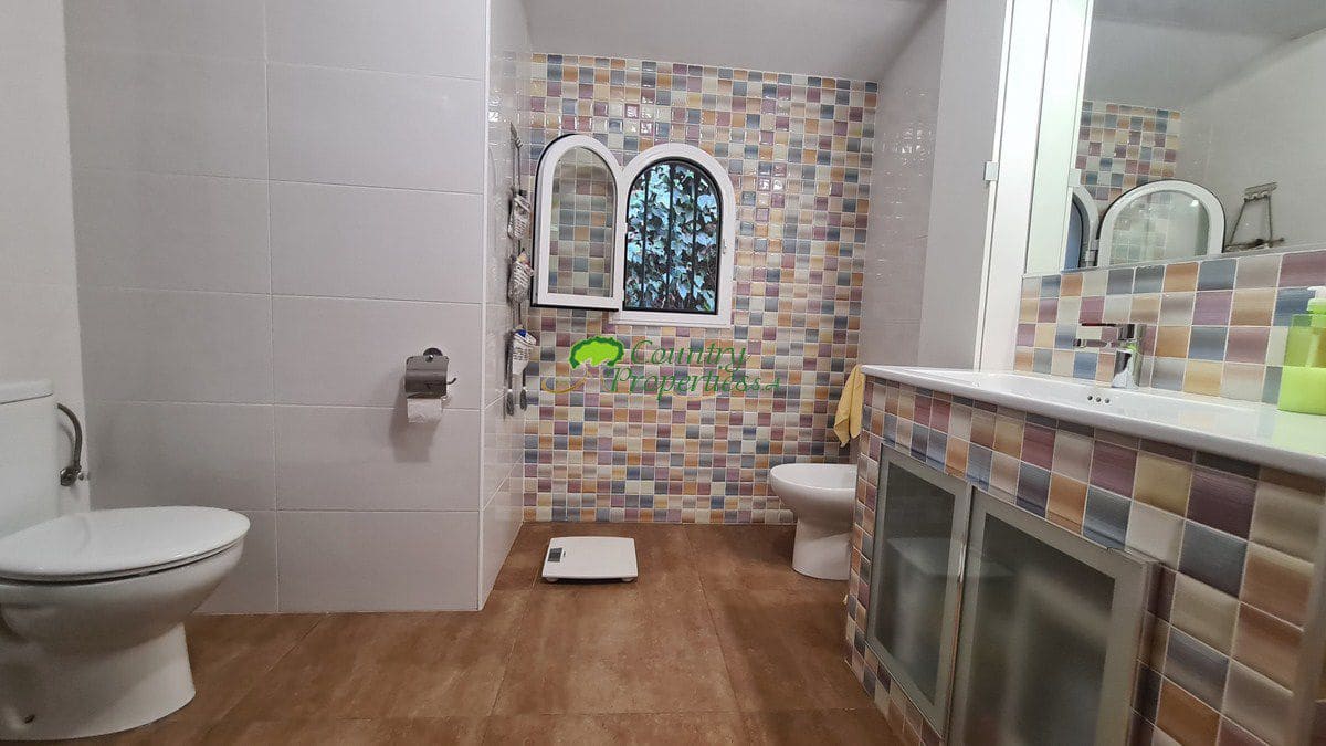 4 bedroom Finca/Country House for sale in Arenas - € 398,000 (Ref: 7966647)