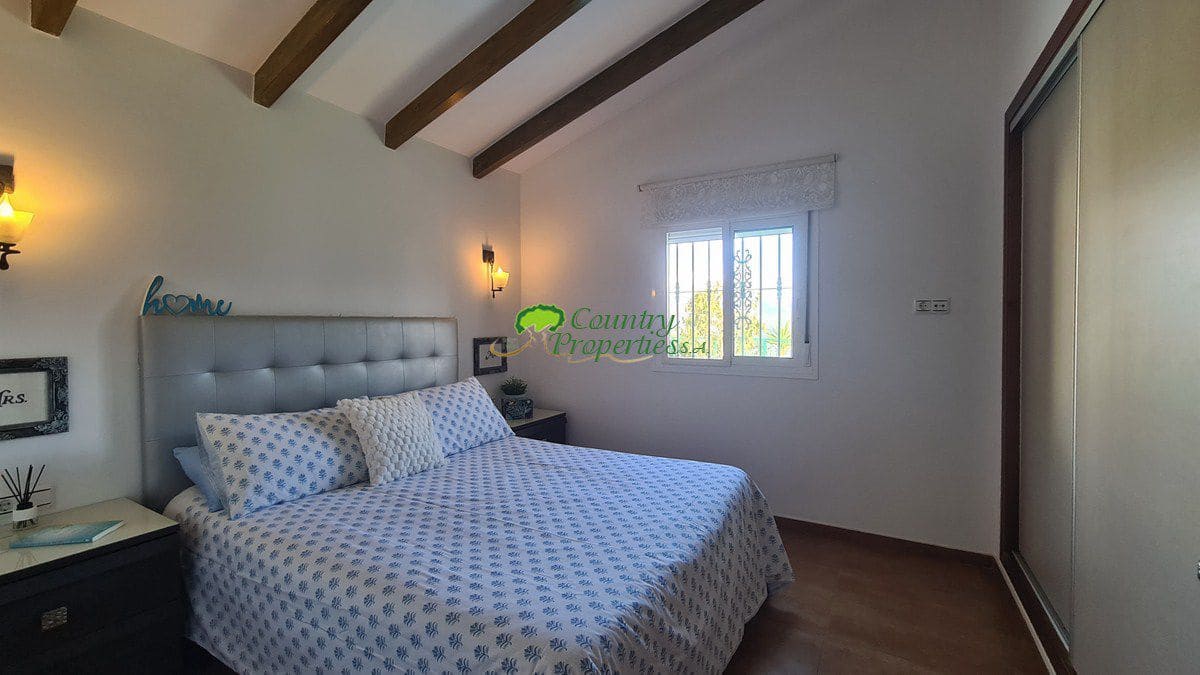4 bedroom Finca/Country House for sale in Arenas - € 398,000 (Ref: 7966647)