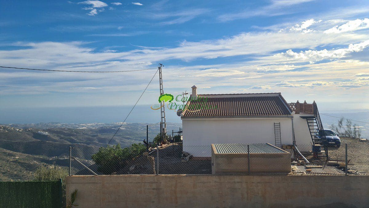 4 bedroom Finca/Country House for sale in Arenas - € 398,000 (Ref: 7966647)