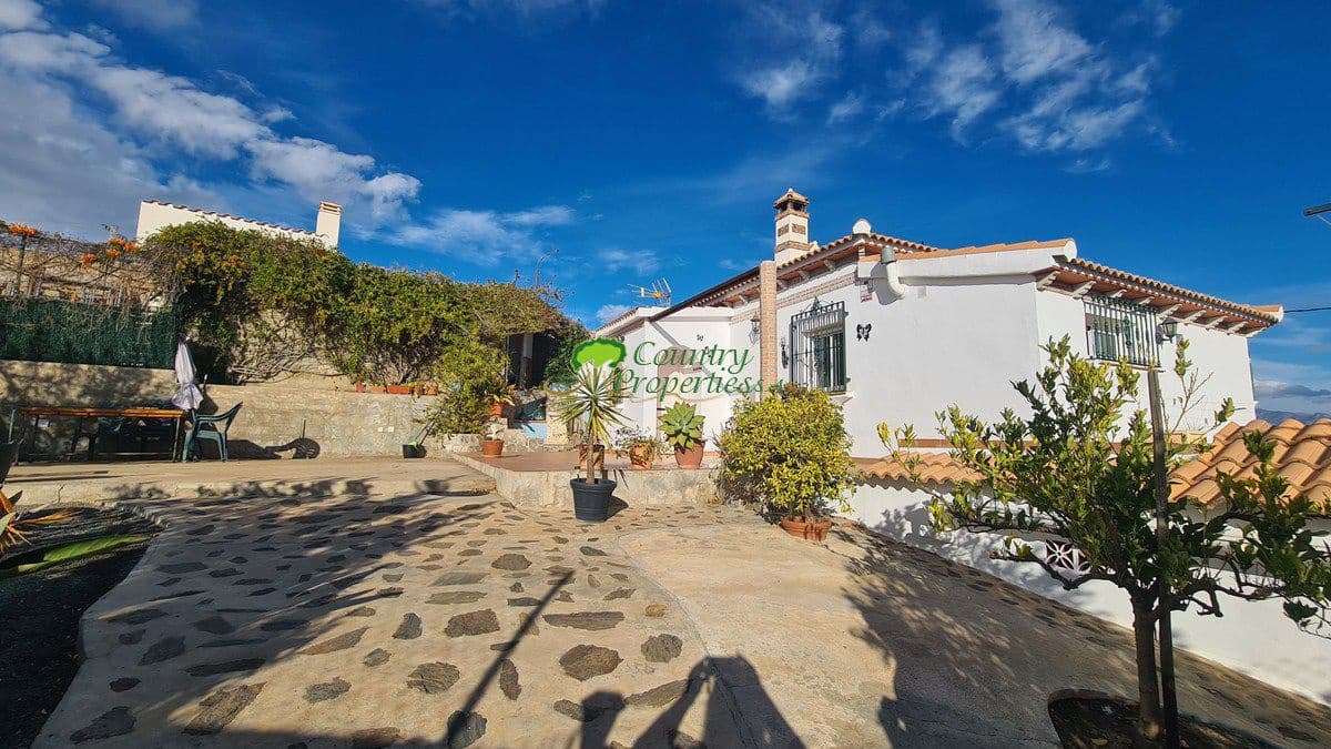 4 bedroom Finca/Country House for sale in Arenas - € 398,000 (Ref: 7966647)