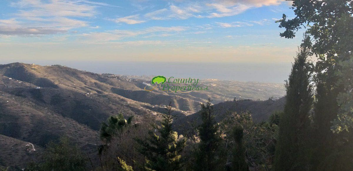 4 bedroom Finca/Country House for sale in Arenas - € 398,000 (Ref: 7966647)