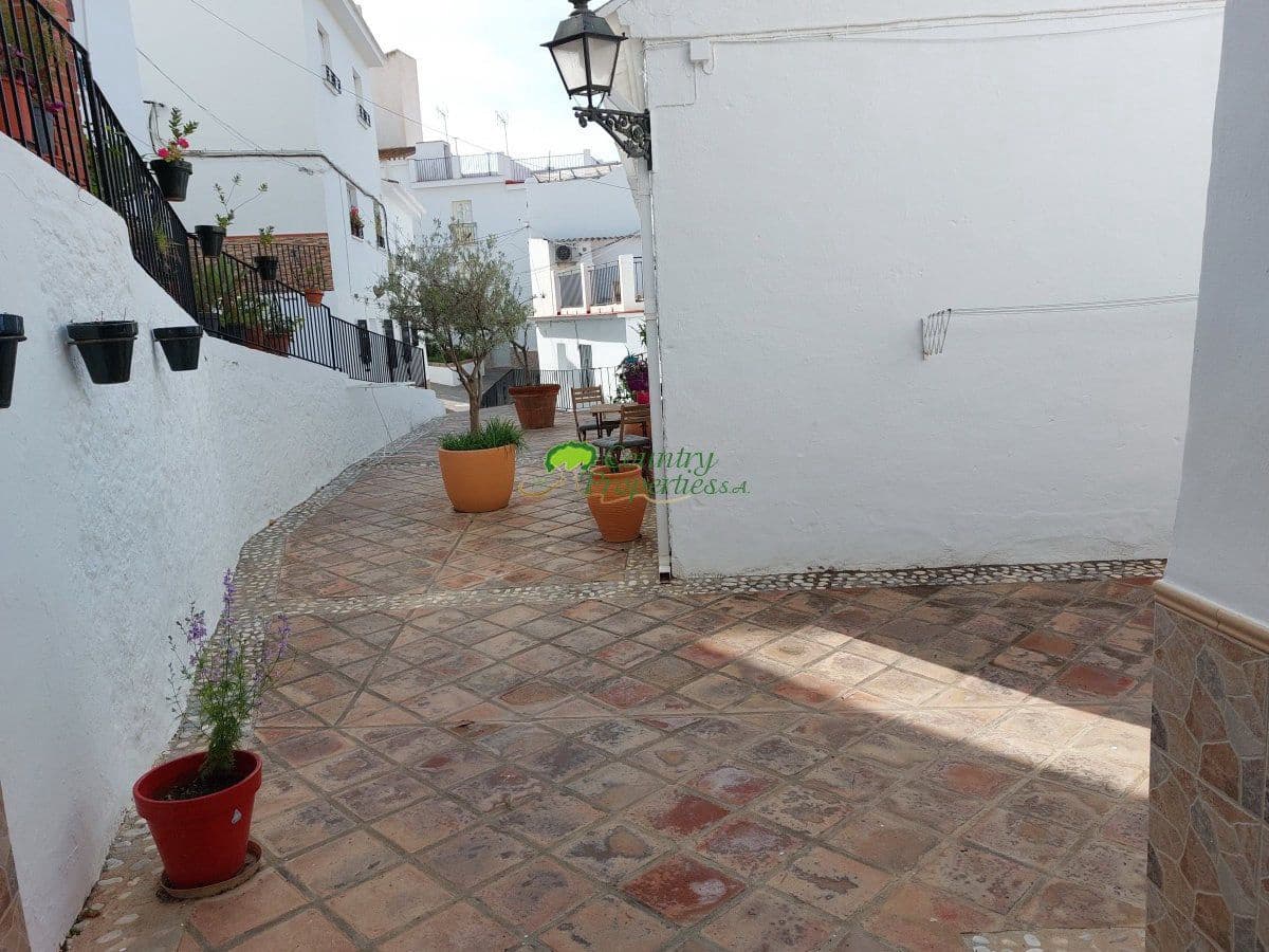 Casa de 3 habitaciones en Torrox en venta - 155.000 € (Ref: 8212775)