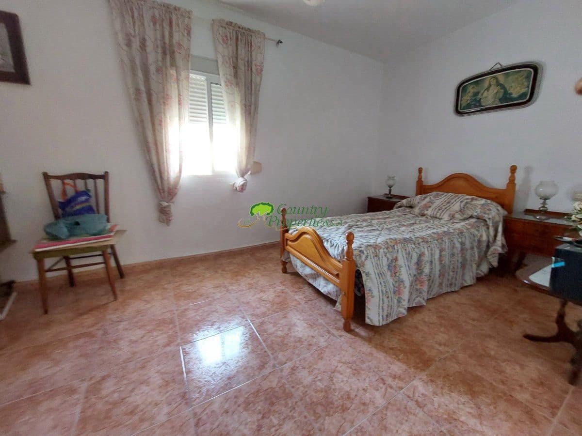 Casa de 3 habitaciones en Torrox en venta - 155.000 € (Ref: 8212775)
