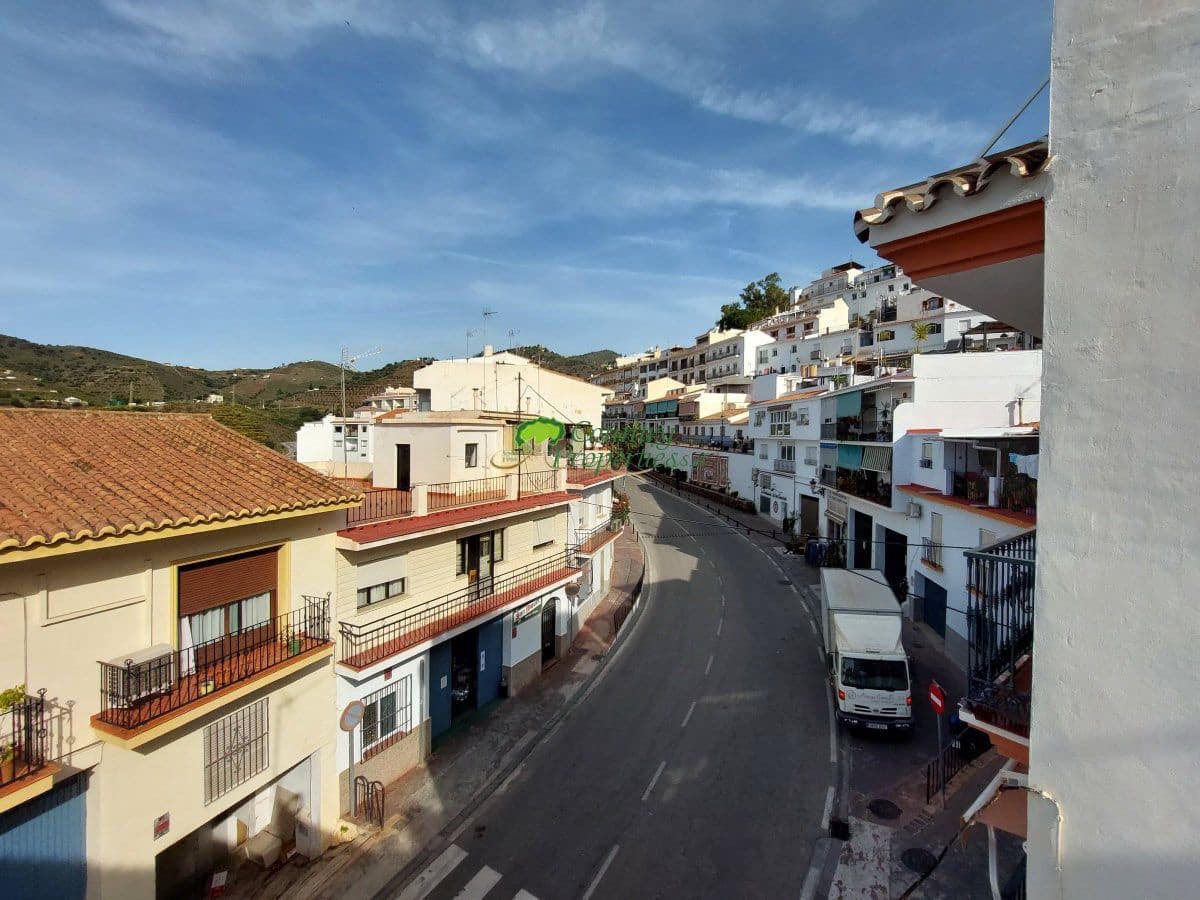 Casa de 3 habitaciones en Torrox en venta - 155.000 € (Ref: 8212775)