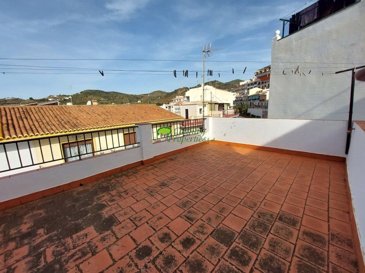 Casa de 3 habitaciones en Torrox en venta - 155.000 € (Ref: 8212775)