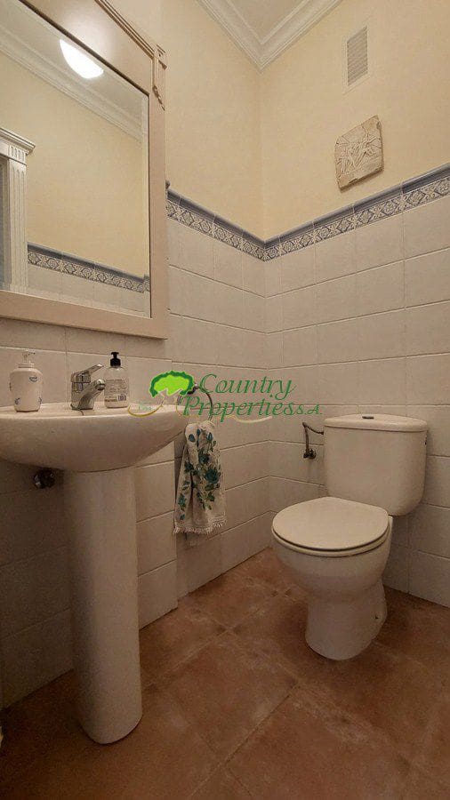 4 bedroom Villa for sale in Velez-Malaga with garage - € 1,200,000 (Ref: 8428428)