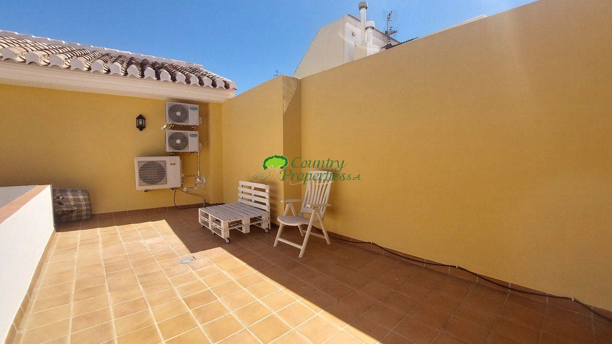 4 bedroom Villa for sale in Velez-Malaga with garage - € 1,200,000 (Ref: 8428428)