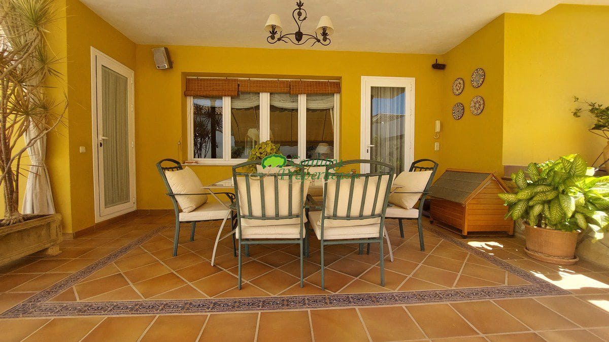 4 bedroom Villa for sale in Velez-Malaga with garage - € 1,200,000 (Ref: 8428428)