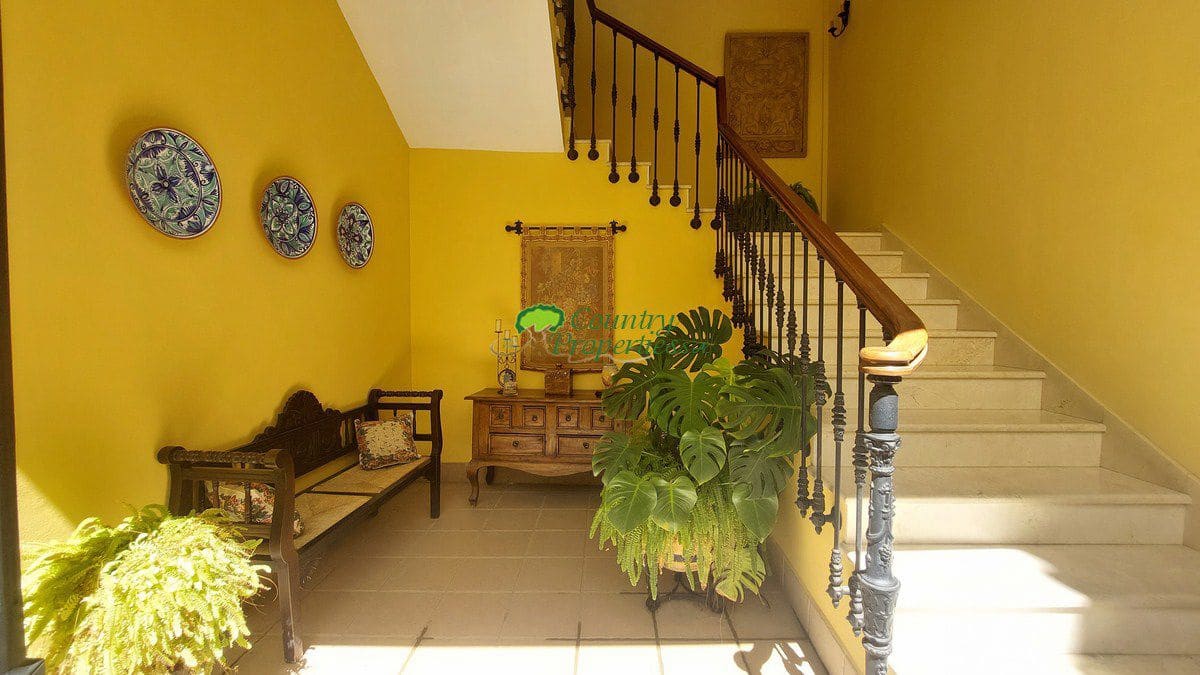 4 bedroom Villa for sale in Velez-Malaga with garage - € 1,200,000 (Ref: 8428428)