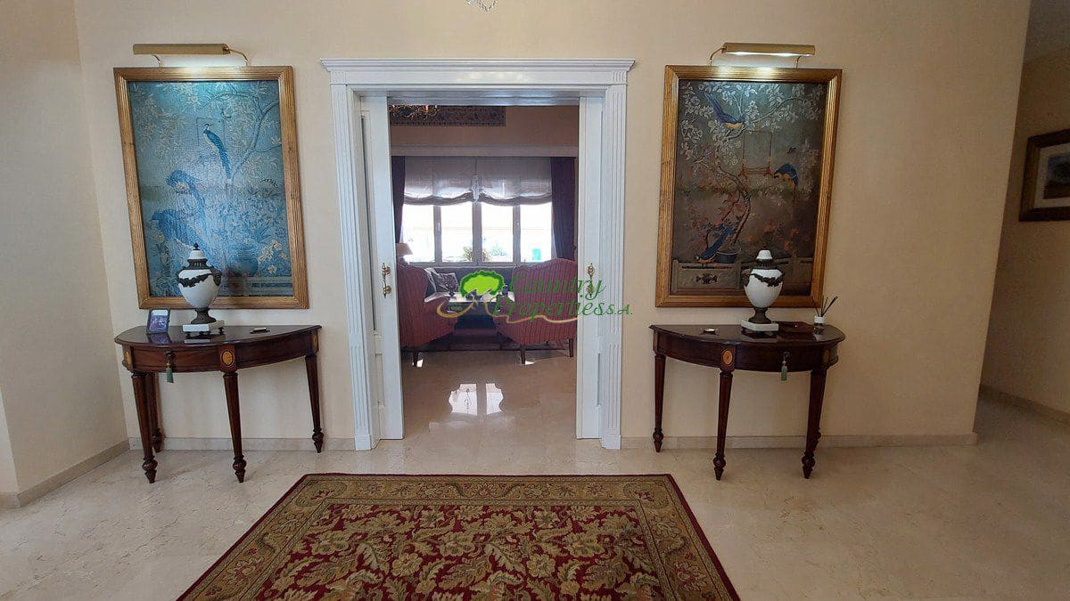 4 bedroom Villa for sale in Velez-Malaga with garage - € 1,200,000 (Ref: 8428428)