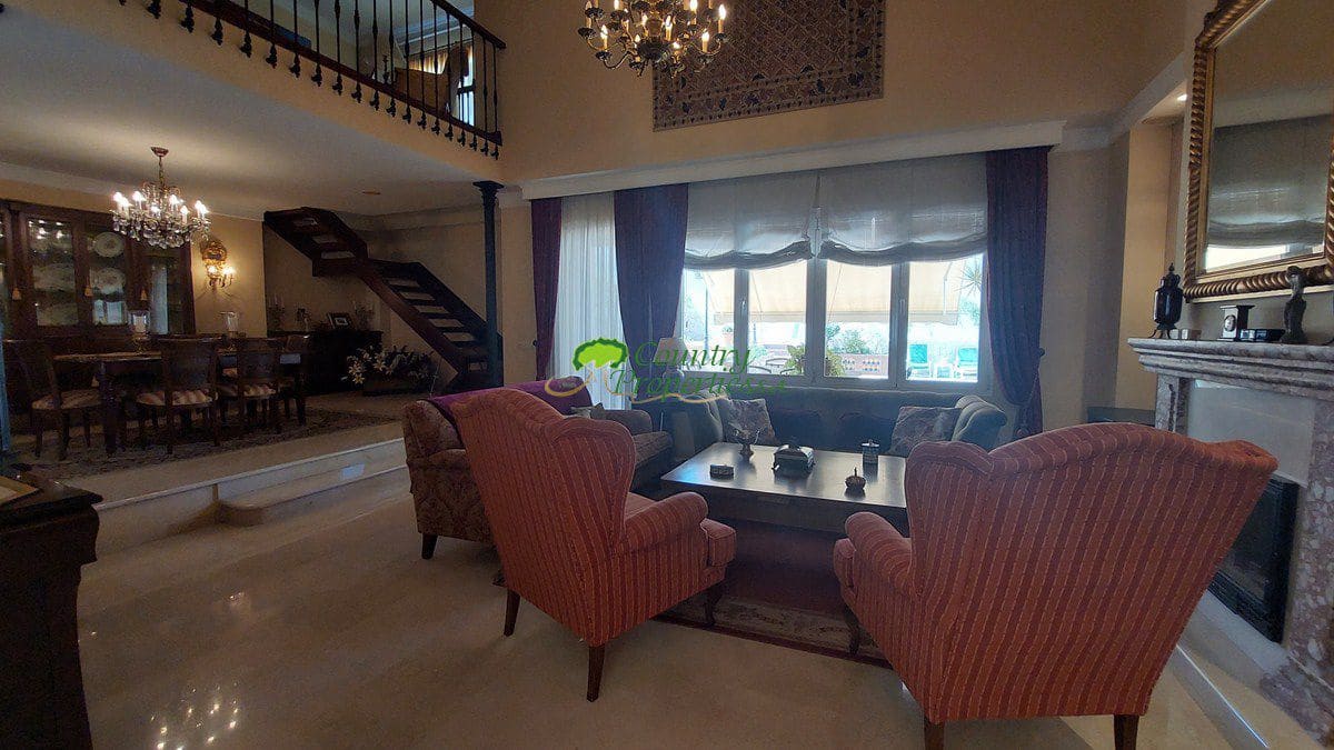 4 bedroom Villa for sale in Velez-Malaga with garage - € 1,200,000 (Ref: 8428428)