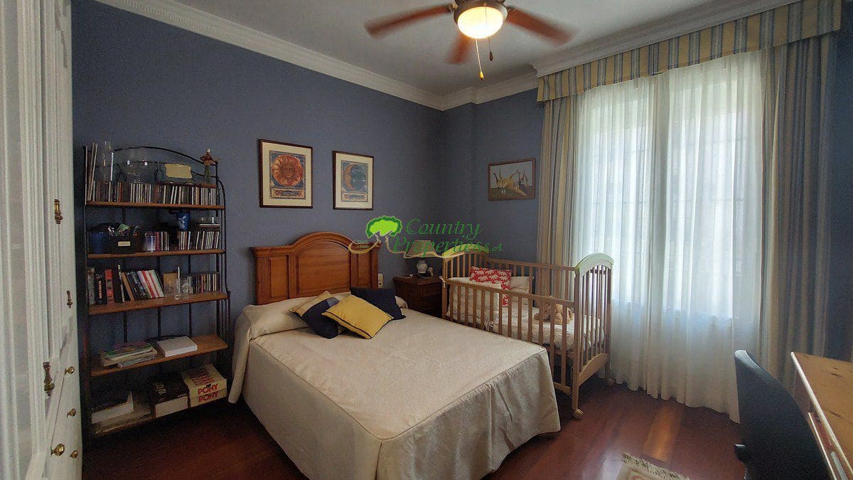 4 bedroom Villa for sale in Velez-Malaga with garage - € 1,200,000 (Ref: 8428428)