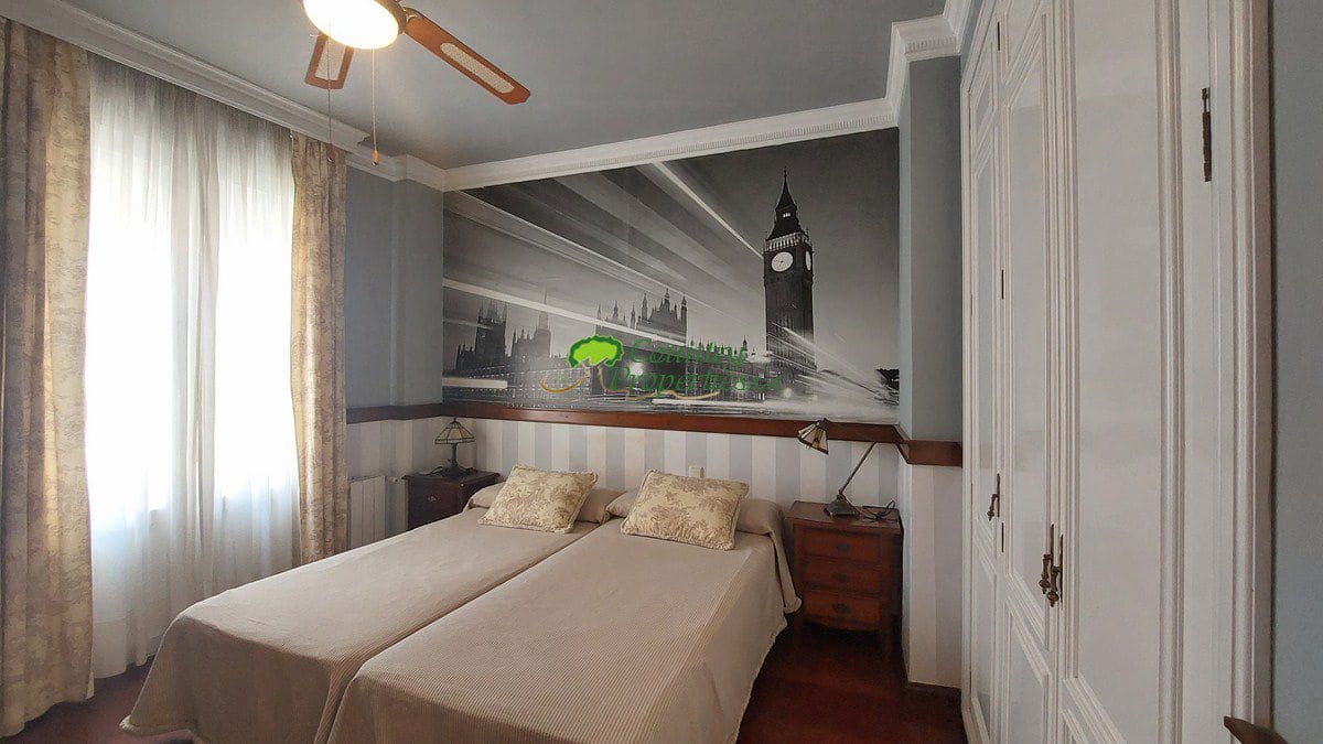 4 bedroom Villa for sale in Velez-Malaga with garage - € 1,200,000 (Ref: 8428428)