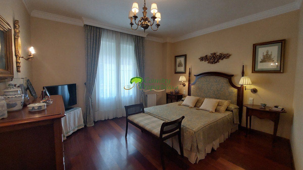 4 bedroom Villa for sale in Velez-Malaga with garage - € 1,200,000 (Ref: 8428428)