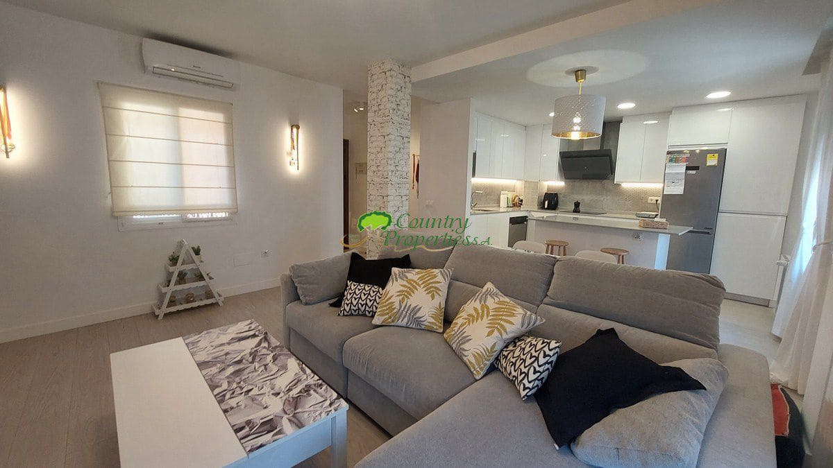 4 bedroom Villa for sale in Velez-Malaga with garage - € 1,200,000 (Ref: 8428428)