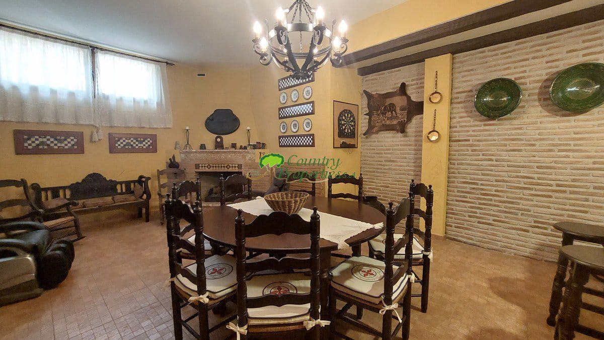 4 bedroom Villa for sale in Velez-Malaga with garage - € 1,200,000 (Ref: 8428428)