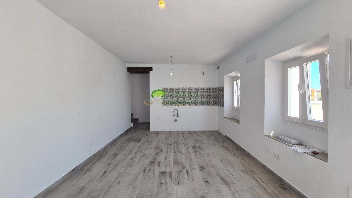 Casa de 3 habitaciones en Cómpeta en venta - 159.000 € (Ref: 8433997)