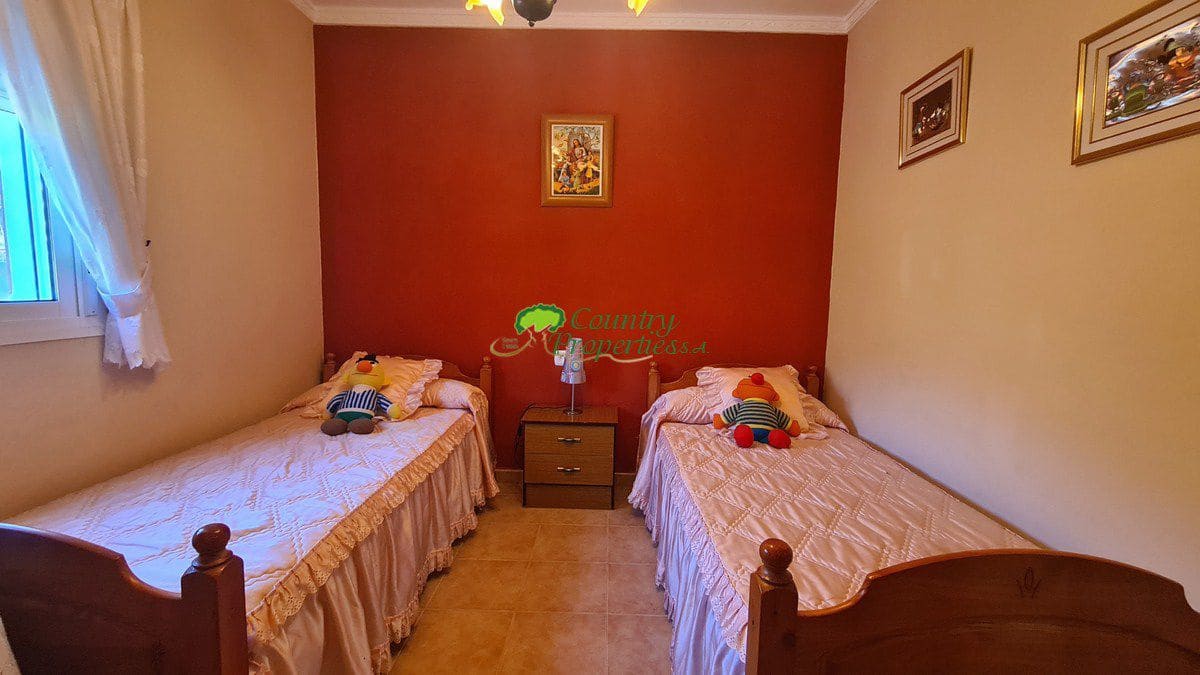 3 soveværelse Finca/Landehus til salg i Canillas de Albaida - € 286.000 (Ref: 8438401)