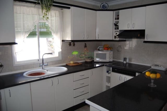 8 makuuhuone Omakotitalo myytävänä paikassa Cómpeta - 390 000 € (Ref: 8527558)