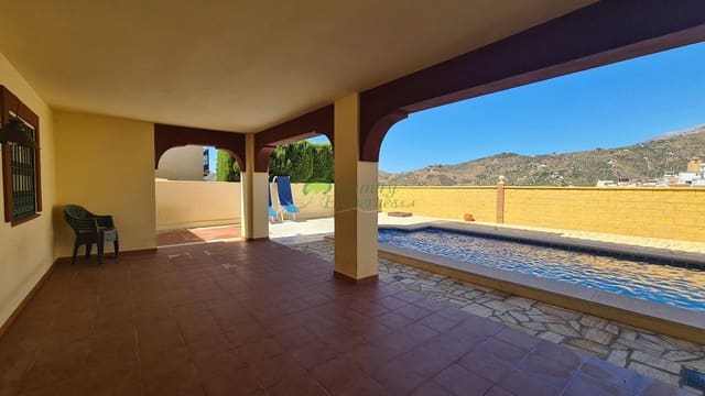 Casa de 4 habitaciones en Canillas de Albaida en venta - 437.000 € (Ref: 8538151)