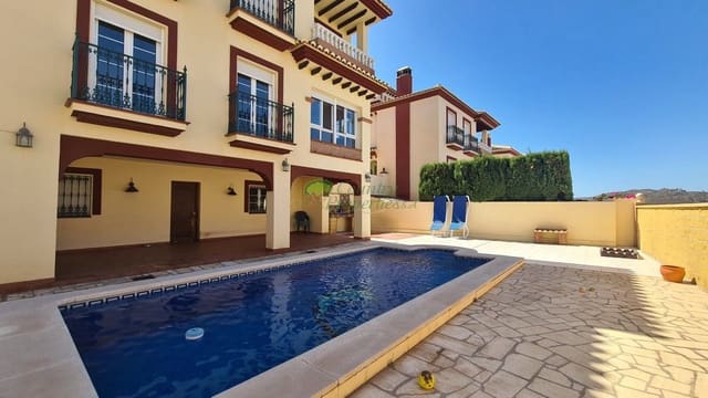 Casa de 4 habitaciones en Canillas de Albaida en venta - 437.000 € (Ref: 8538151)