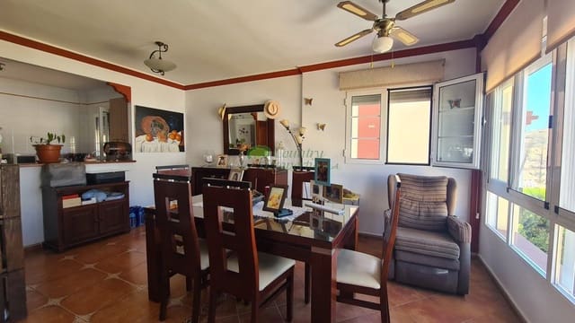 Casa de 4 habitaciones en Canillas de Albaida en venta - 437.000 € (Ref: 8538151)