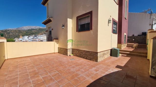 Casa de 4 habitaciones en Canillas de Albaida en venta - 437.000 € (Ref: 8538151)