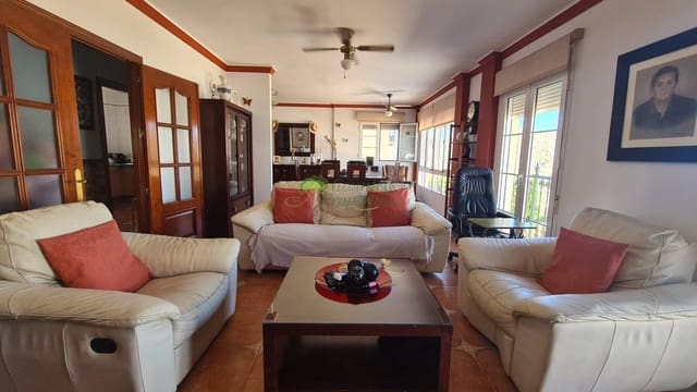 Casa de 4 habitaciones en Canillas de Albaida en venta - 437.000 € (Ref: 8538151)