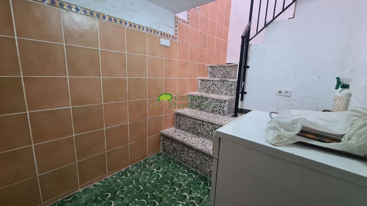 5 bedroom Townhouse for sale in Competa - € 230,000 (Ref: 8544461)