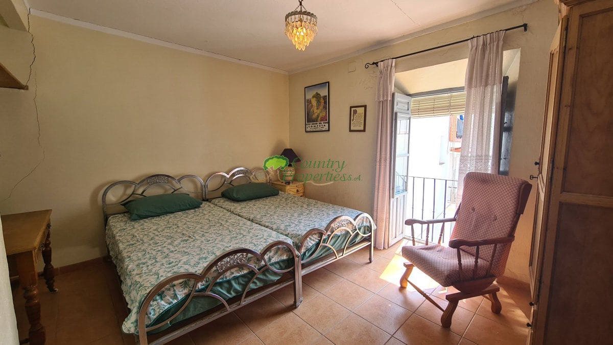 5 bedroom Townhouse for sale in Competa - € 230,000 (Ref: 8544461)